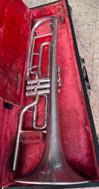 Trombón marca Besson