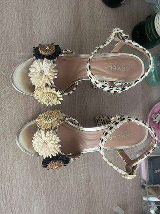 Tacones Carvela Beige y Negro