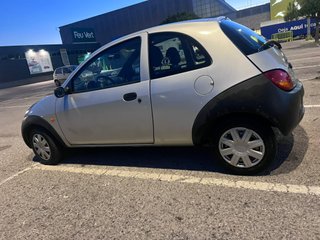 Ford Ka del año 2004 con motor 1.3 gasolina.