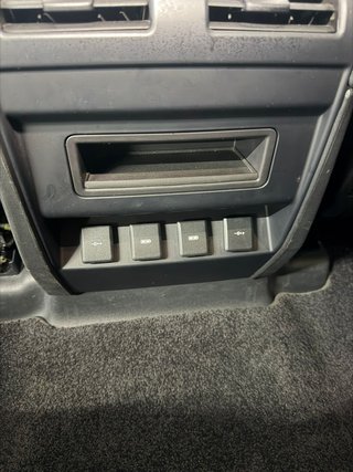 Land Rover Defender 2021