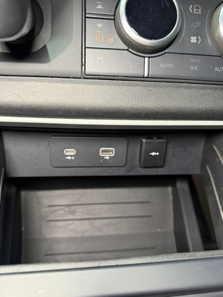 Land Rover Defender 2021
