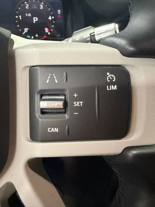 Land Rover Defender 2021
