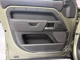 Land Rover Defender 2021