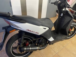 Kymco Agility 125 Scooter Negra/Blanca