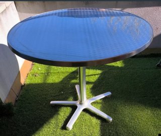 Oferta balancín con cojin, mesa acero, 4 sillas