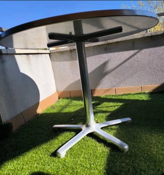Oferta balancín con cojin, mesa acero, 4 sillas