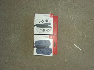 Controller Nintendo Switch bianchi e neri
