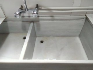 Pila de mármol antigua