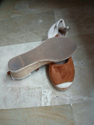 Alpargatas cuña marrón y beige