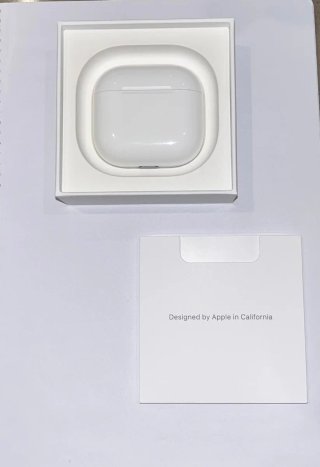 AirPods 4 Apple