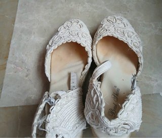 Alpargatas blancas con flores