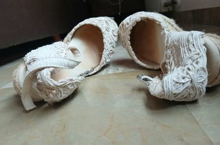 Alpargatas blancas con flores