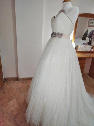 Vestido de Novia Blanco con Cinturón Brillante