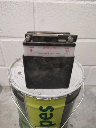 Batería Yuasa YB12A-B 12V 12Ah 150A CCA