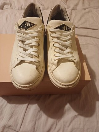 Scarpe da uomo bianche e nere