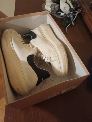 Scarpe da uomo bianche e nere