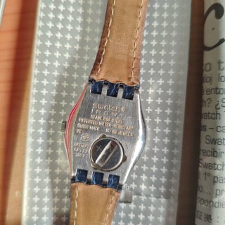 Reloj Swatch Irony Esfera Plateada Correa Azul