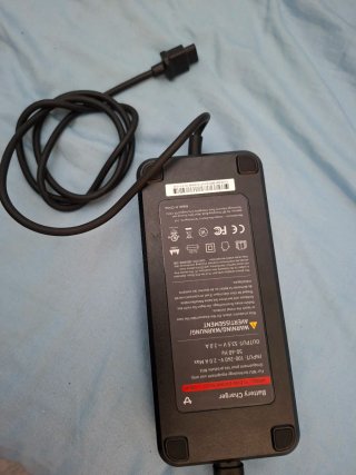 Cargador NIU para bicicletas eléctricas