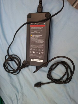 Cargador NIU para bicicletas eléctricas