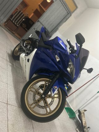 Yamaha YZF 125 R Azul y Dorada