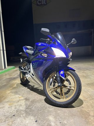 Yamaha YZF 125 R Azul y Dorada