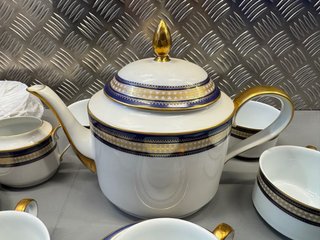 Elegante juego de café/té con tetera de Block Spal