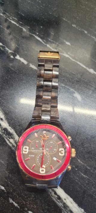 Reloj Adidas Negro y Dorado Chronograph