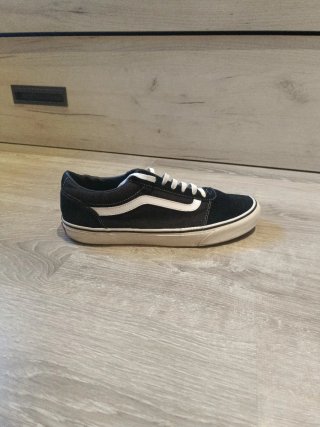 ZAPATILLAS VANS WARD Negras y Blancas - Talla 46