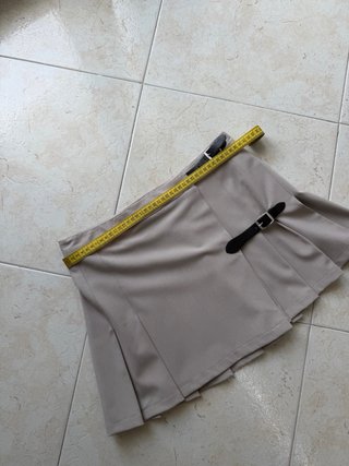 Gonna Pull&Bear a pieghe beige con fibbie Taglia M
