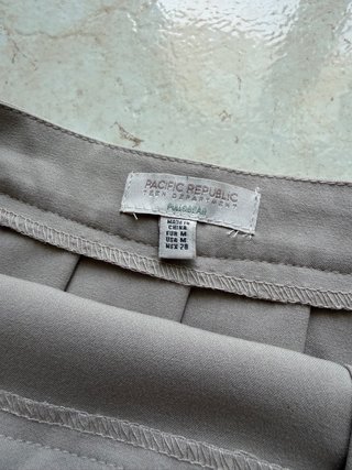 Gonna Pull&Bear a pieghe beige con fibbie Taglia M