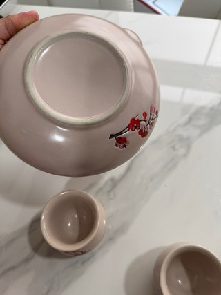 Tetera y 2 tazas de cerámica rosa