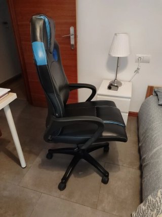 Silla Gaming Negra con Detalles Azules