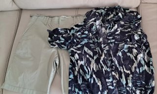 Pantalón chino y camisa
