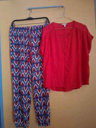 Conjunto 2 piezas pantalón estampado y top rojo