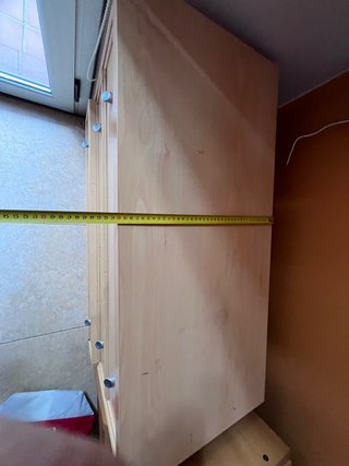 Cómoda de madera beige
