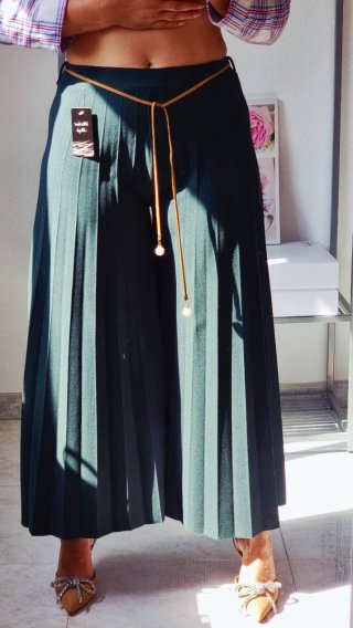 Falda pantalón midi verde elegante
