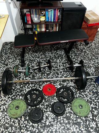 Banco de pesas + Barra + 3 Mancuernas + 73kg
