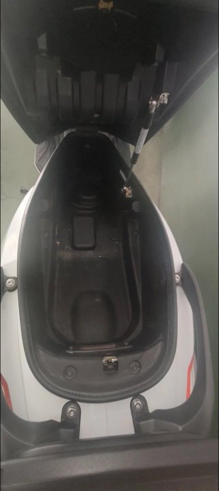 Maxi Scooter SYM Blanca