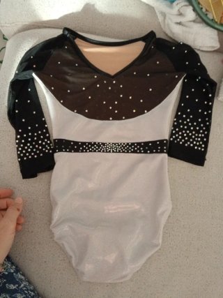 Precioso Maillot Gimnasia Swarovski Blanco y Negro
