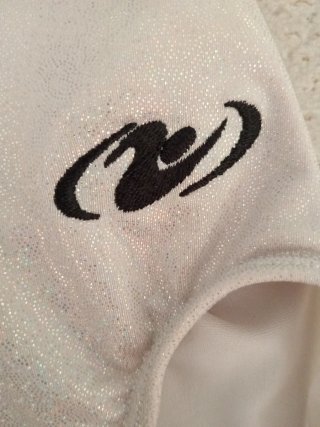 Precioso Maillot Gimnasia Swarovski Blanco y Negro
