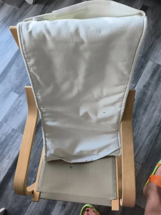 Silla infantil de madera beige