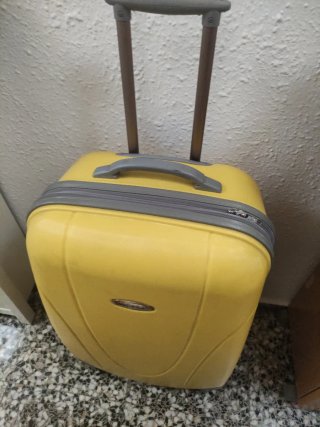 Maleta extragrande Gabol gris y amarilla