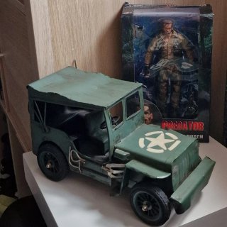 Figura Dutch Predator + Coche Militar