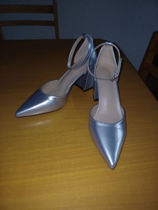 Zapatos de salón tacón ancho plateados