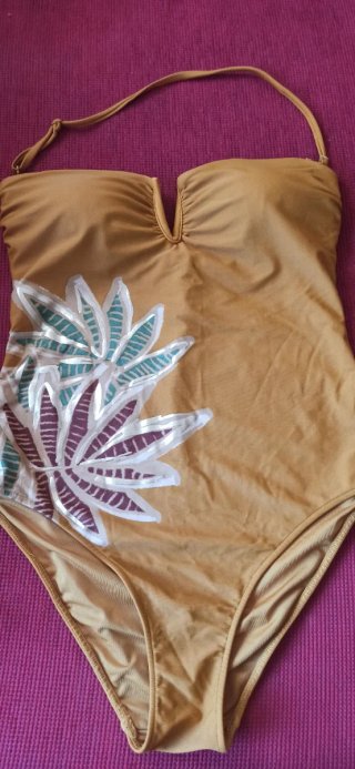Bañador mujer dorado con estampado floral