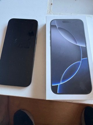 iPhone 16 Pro Max 256GB  + cascos airpods 4.