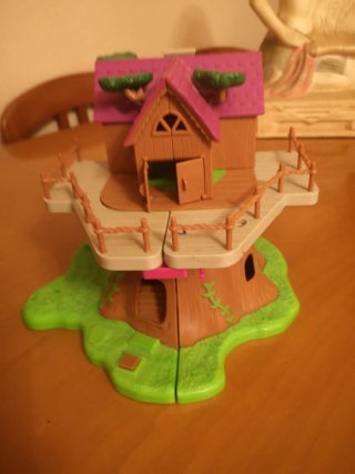 Casa árbol de juguete con luz y sonido