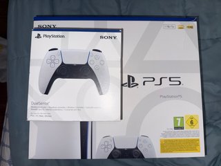 PlayStation 5 con 2 Controles y 2 Juegos
