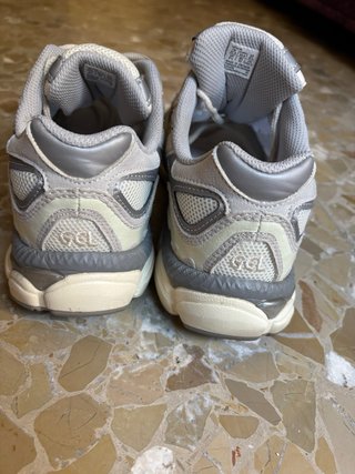 Asics Gel NYC Gris y Blanco