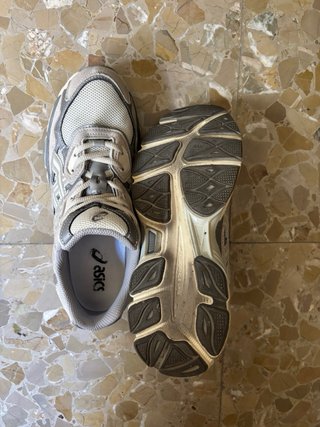 Asics Gel NYC Gris y Blanco